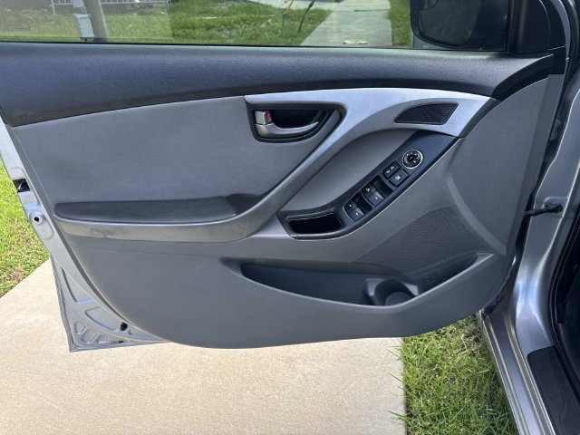 Used 2015 Hyundai Elantra SE w/ Option Group 02 FWD image 18