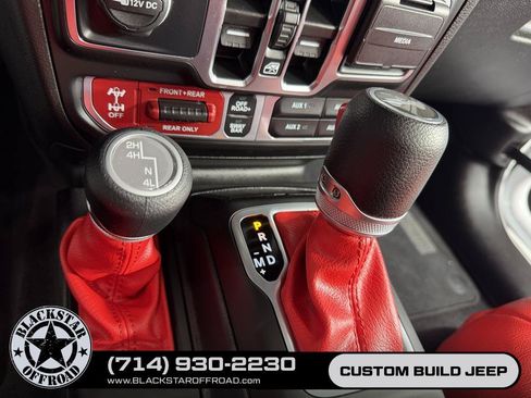 Used 2025 Jeep Wrangler Unlimited Rubicon AWD/4WD image 29