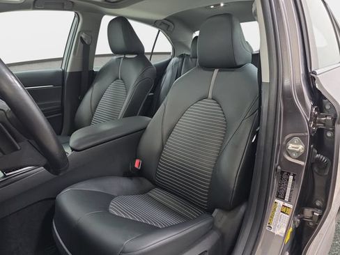 Used 2019 Toyota Camry SE FWD image 14