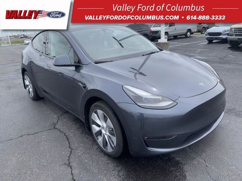 Used 2023 Tesla Model Y Long Range AWD/4WD image 1