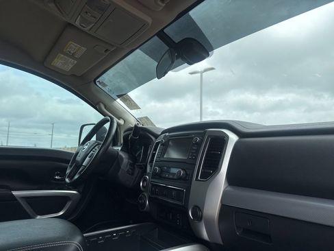 Used 2016 Nissan Titan PRO-4X AWD/4WD image 30