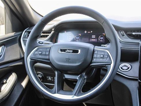 New 2025 Jeep Grand Cherokee Laredo image 16