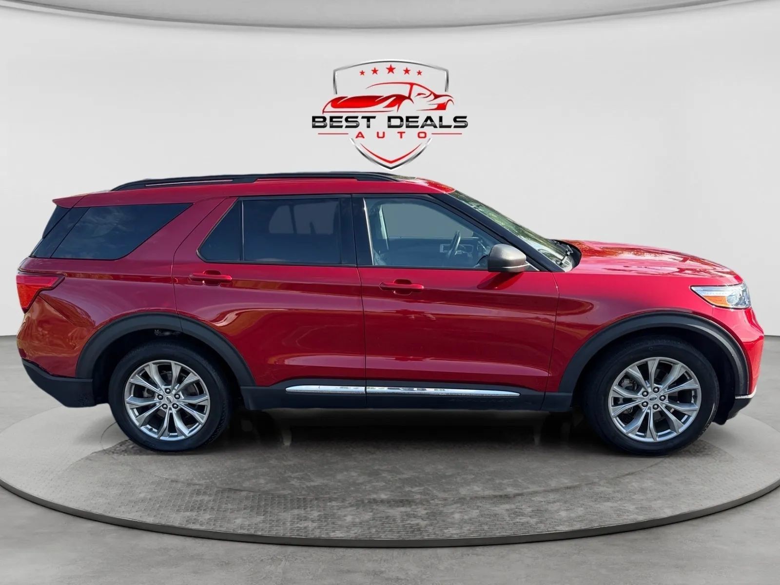 Used 2023 Ford Explorer XLT w/ Equipment Group 202A RWD image 4