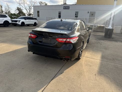 Used 2020 Toyota Camry SE image 18