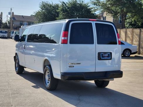 Used 2025 Chevrolet Express 3500 LS RWD image 3