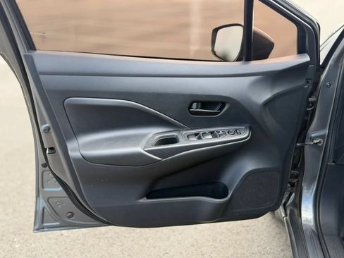 Used 2020 Nissan Versa S FWD image 9