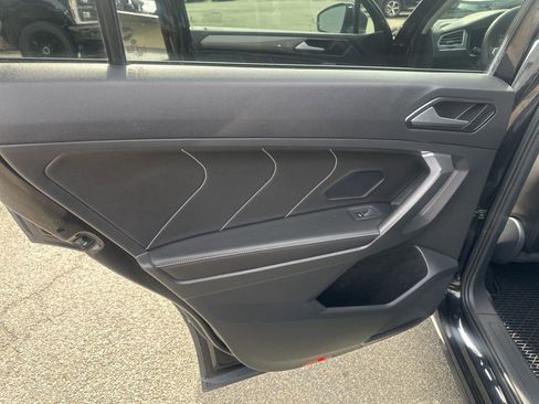 Used 2022 Volkswagen Tiguan SE w/ Panoramic Sunroof Package AWD/4WD image 27