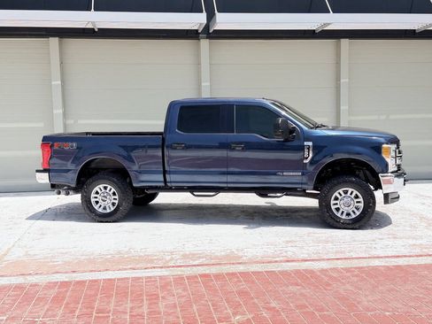 Used 2017 Ford F250 XLT w/ FX4 Off-Road Package AWD/4WD image 8