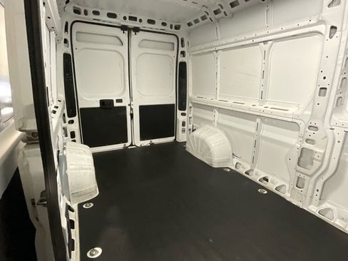 Used 2024 RAM ProMaster 2500 w/ Convenience Group image 14