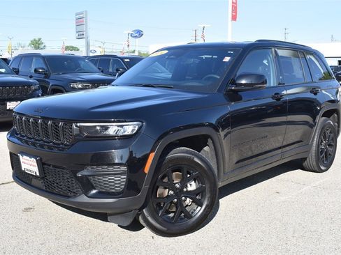 Used 2024 Jeep Grand Cherokee Altitude image 13