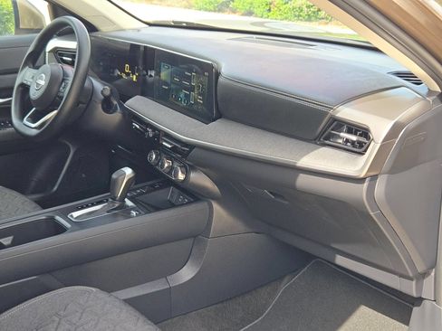 Used 2025 Nissan Kicks SV FWD image 27
