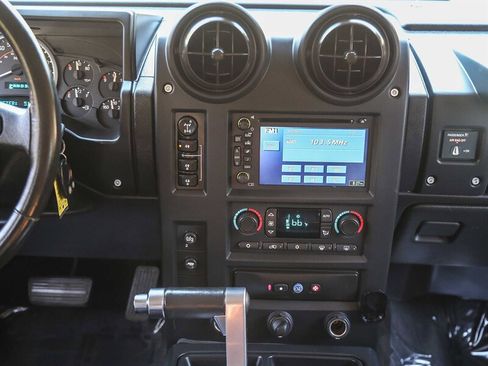 Used 2005 HUMMER H2 w/ Preferred Equipment Group image 19