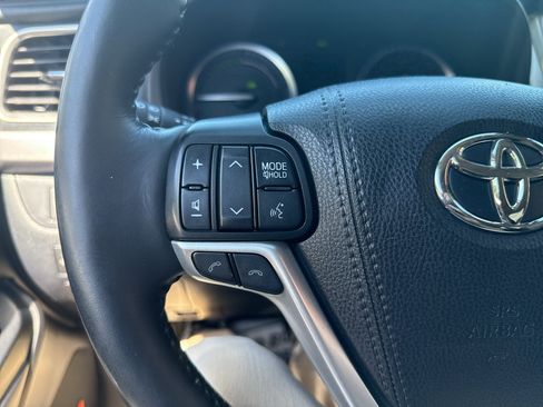 Used 2019 Toyota Highlander Limited Platinum AWD/4WD image 16