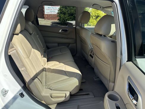 Used 2015 Nissan Pathfinder S FWD image 25