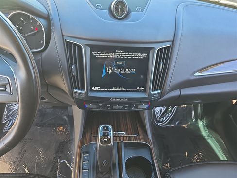 Used 2020 Maserati Levante GranLusso image 23