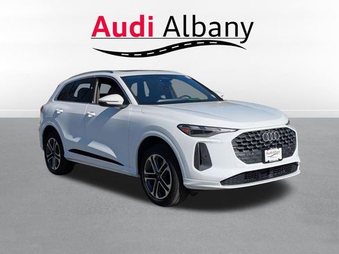 Certified 2025 Audi Q5 Premium w/ Convenience Package image 6