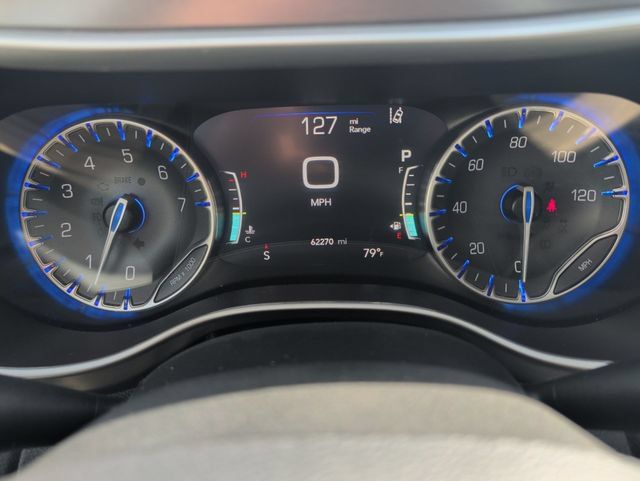 Used 2024 Chrysler Pacifica Touring-L FWD image 13