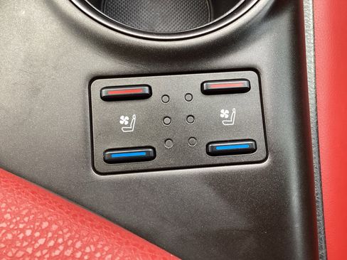 Used 2022 Toyota Camry XSE w/ Navigation Package image 29