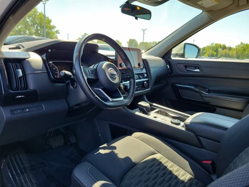 Certified 2022 Nissan Pathfinder SV image 19