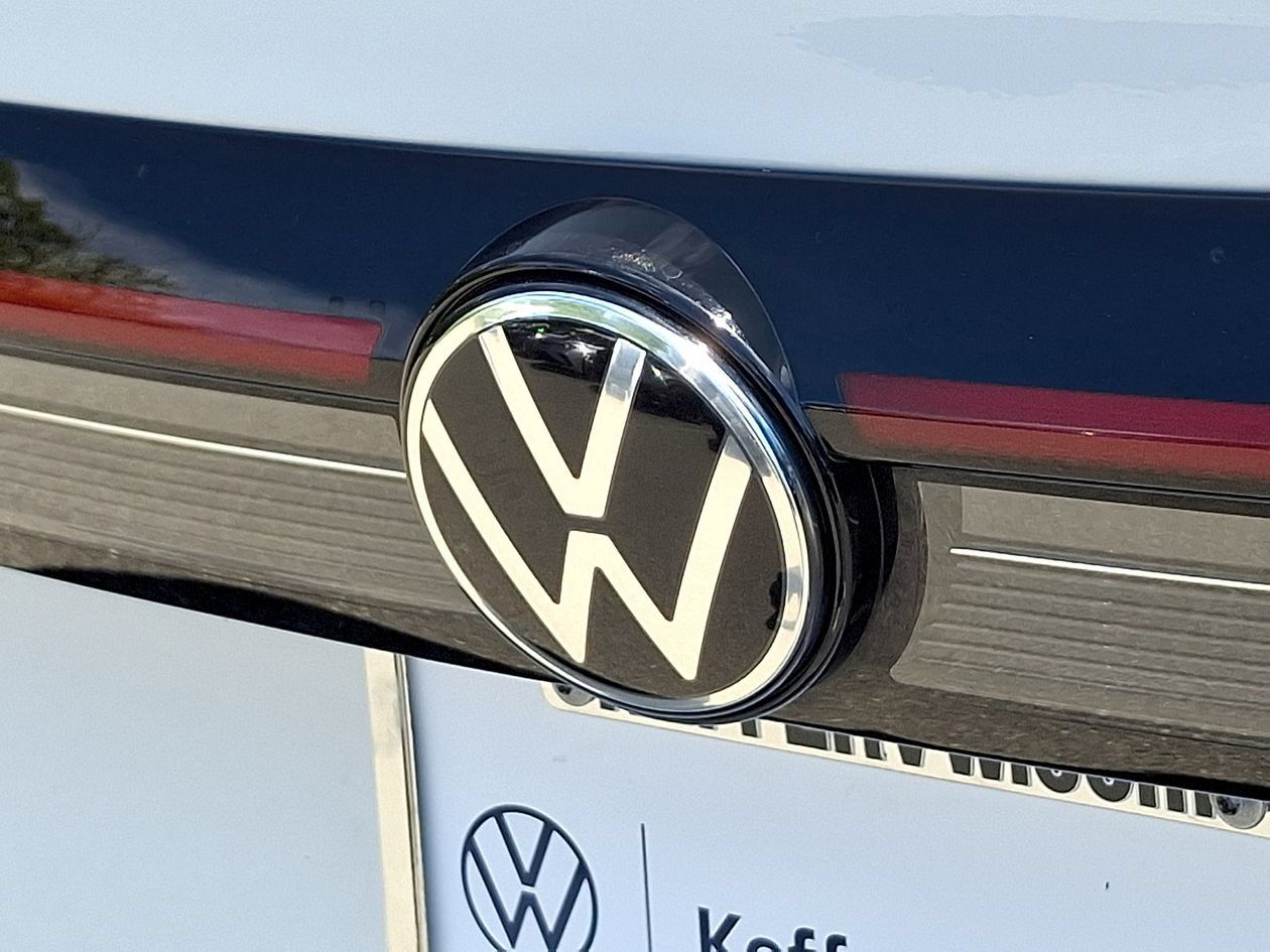 Used 2025 Volkswagen Taos SE FWD image 31