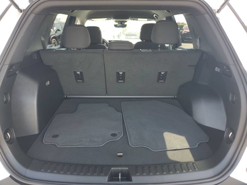 Used 2026 Chevrolet Equinox LT w/ Safety and Technology Package FWD image 25