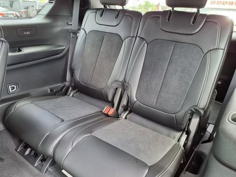 Used 2024 Jeep Grand Cherokee L Altitude image 9