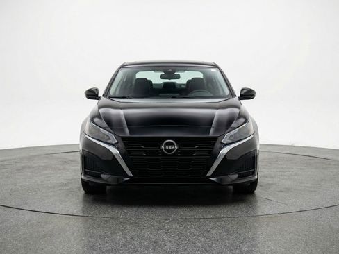 Used 2025 Nissan Altima 2.5 SV image 2