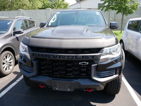 Used 2022 Chevrolet Colorado ZR2 w/ ZR2 Midnight Special Edition AWD/4WD image 2