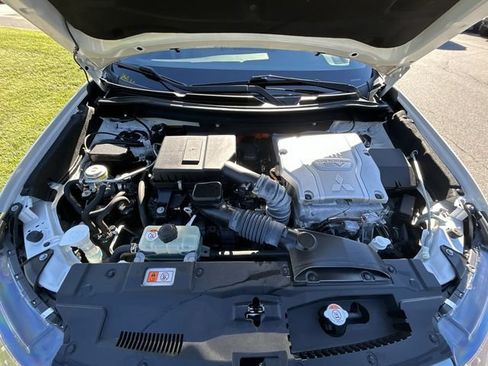 Used 2019 Mitsubishi Outlander SEL AWD/4WD image 14