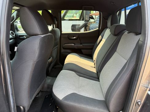 Used 2022 Toyota Tacoma TRD Sport AWD/4WD image 16