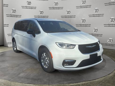 New 2026 Chrysler Pacifica Select image 7