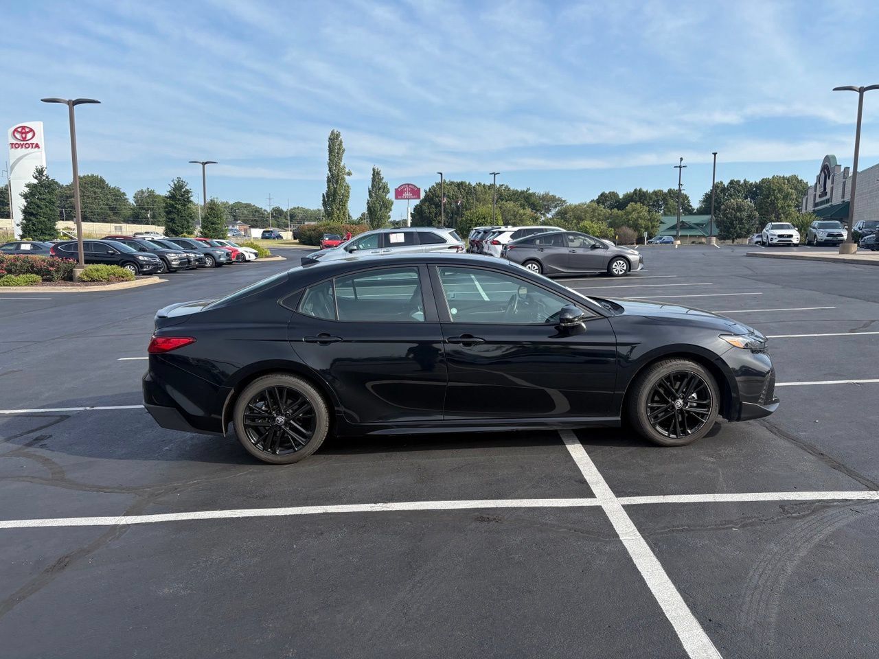 Used 2025 Toyota Camry SE w/ Convenience Package FWD image 7