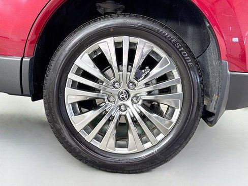 Certified 2024 Toyota Venza XLE AWD/4WD image 30