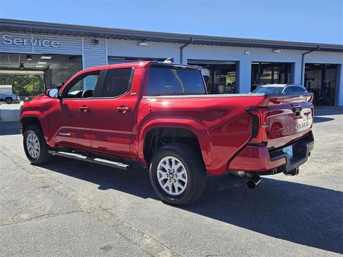 Used 2025 Toyota Tacoma SR5 image 7
