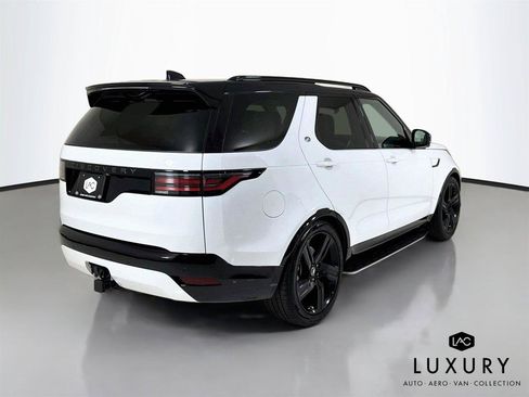Used 2025 Land Rover Discovery Dynamic SE AWD/4WD image 6