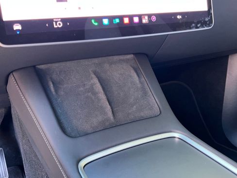 Used 2023 Tesla Model Y Long Range AWD/4WD image 30