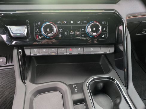 New 2026 GMC Sierra 2500 AT4 w/ AT4 Premium Plus Package AWD/4WD image 13