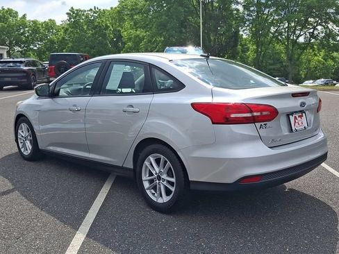 Used 2015 Ford Focus SE FWD image 4
