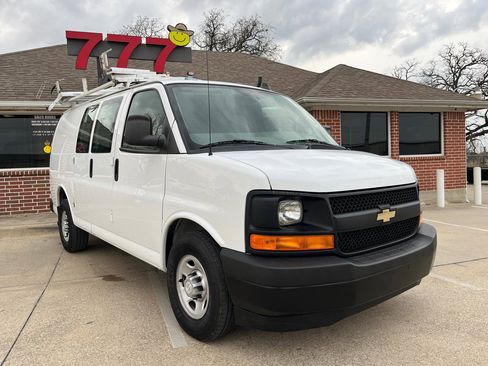 Used 2017 Chevrolet Express 2500 image 1