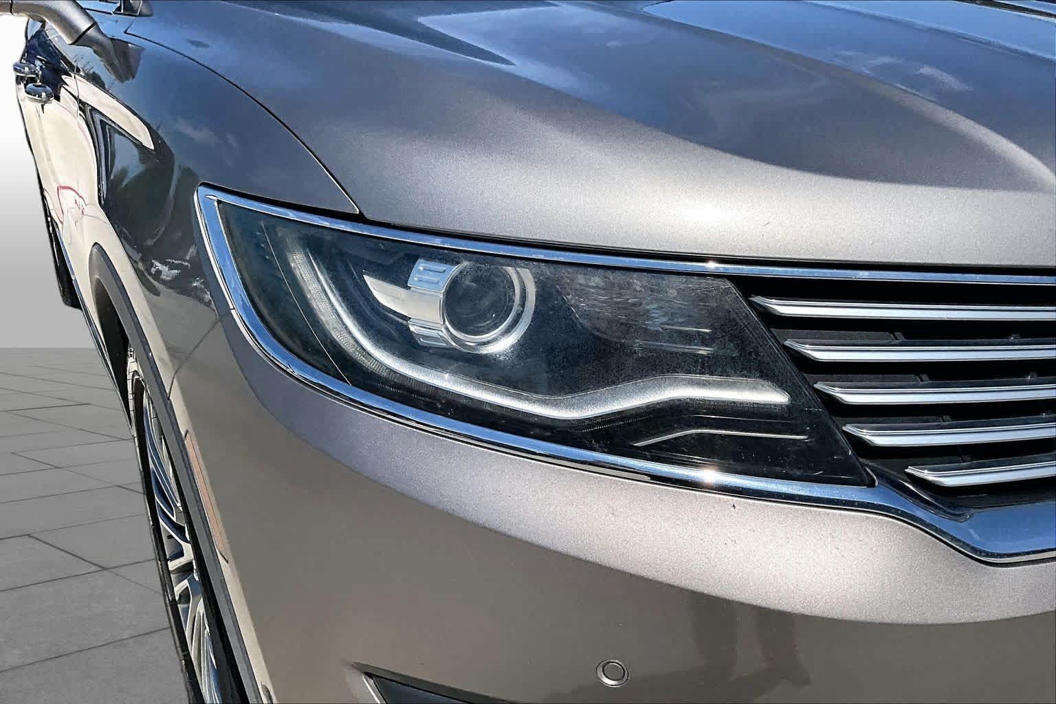 Used 2016 Lincoln MKX Reserve w/ Technology Package FWD image 25