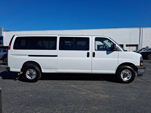 Used 2025 GMC Savana 3500 LT w/ LT Preferred Equipment Group RWD image 7