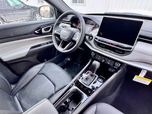 New 2026 Jeep Compass Limited image 15