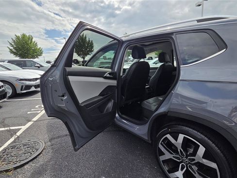 Certified 2023 Volkswagen Taos SEL AWD/4WD image 28