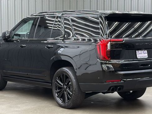 Used 2026 GMC Yukon Denali w/ Sun & Power Step Package AWD/4WD image 3
