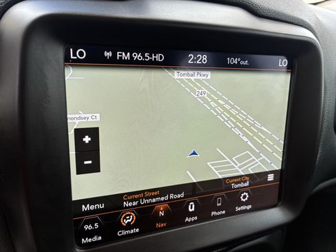 Used 2022 Jeep Renegade Latitude AWD/4WD image 18