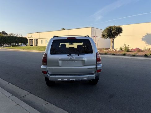 Used 2004 Toyota 4Runner SR5 RWD image 5