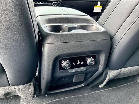 New 2027 Chevrolet Traverse LT w/ Driver Confidence Package AWD/4WD image 18
