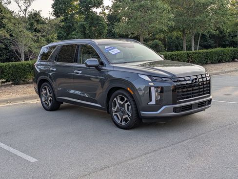 Used 2023 Hyundai Palisade Limited AWD/4WD image 2