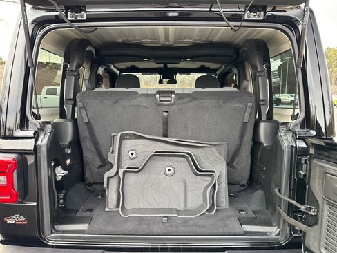 Used 2025 Jeep Wrangler Rubicon w/ Convenience Group image 28