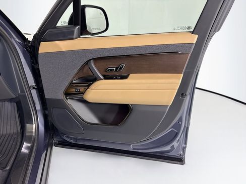 Used 2024 Land Rover Range Rover Sport SE image 25